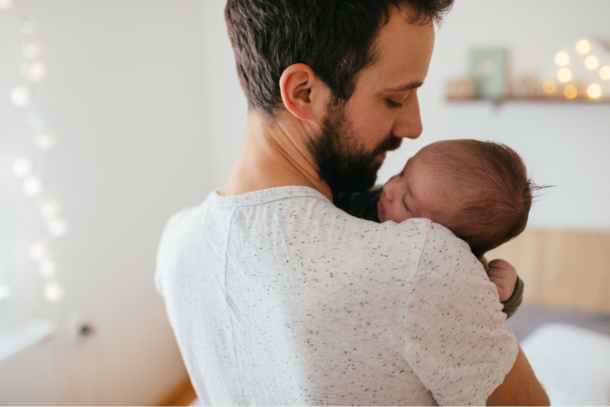 What to Pack in the Hospital Bag for Mom, Dad, & Baby