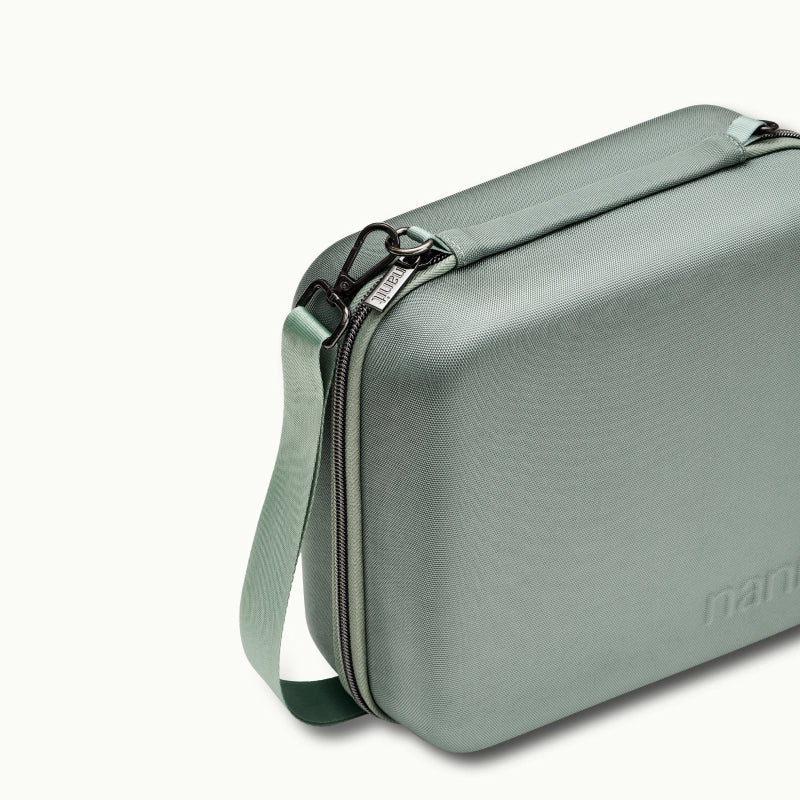 Angled shot of Nanit Traveling Light Case in green oxford #color_green oxford