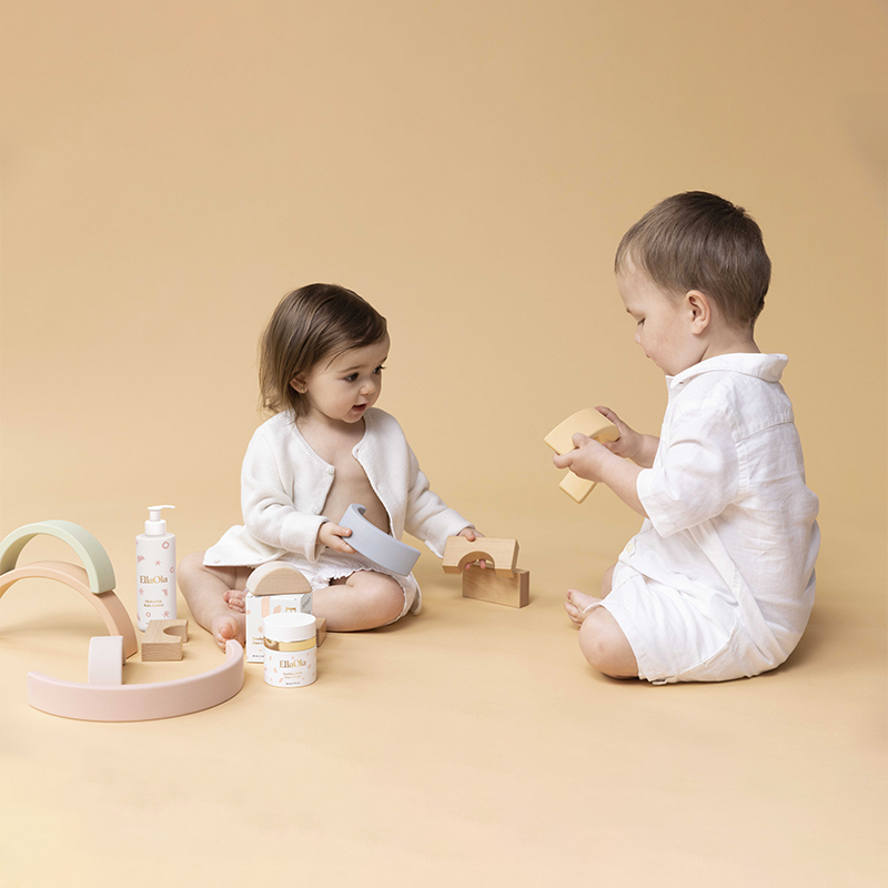 Two babies playing with blocks