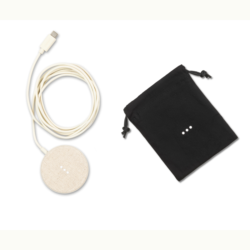 courant mag:1 essential charger with travel pouch