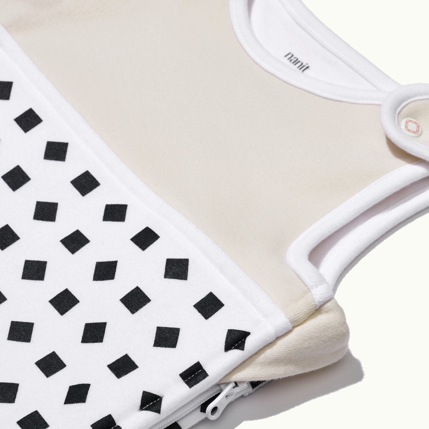zoomed in on angled nanit khaki breathing wear sleeping bag#color_khaki